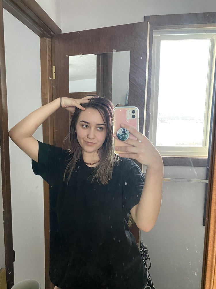 Hot 22yo ragazza pelosa selfies privato a casa e all'aperto
 #97510670
