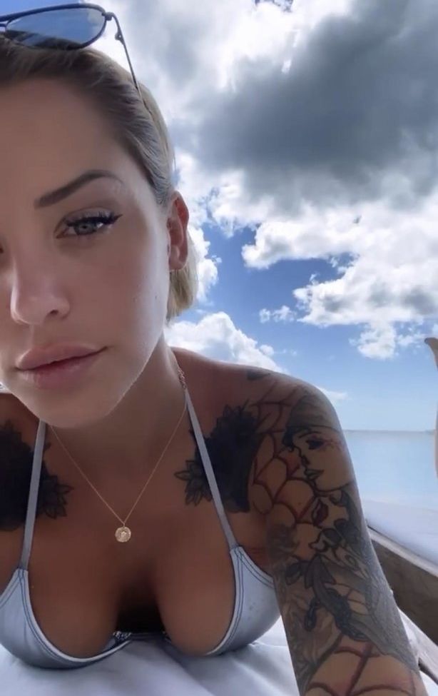 Laurence Bédard desnuda #108314355