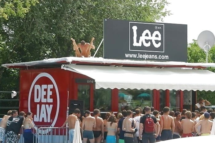 Diversión en público ( todo tipo)
 #89370733