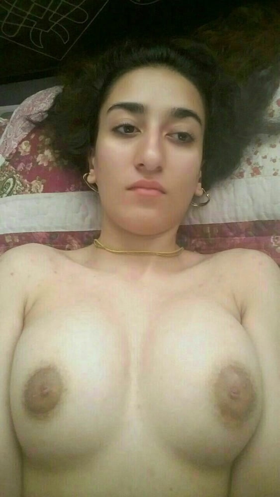 Tetas medianas (iran) 1
 #87656414