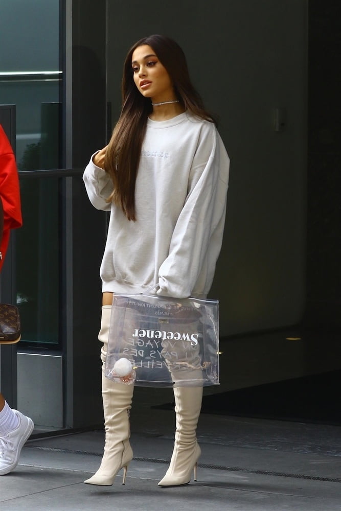 Ariana grande mit stiefel vol 05
 #105219956