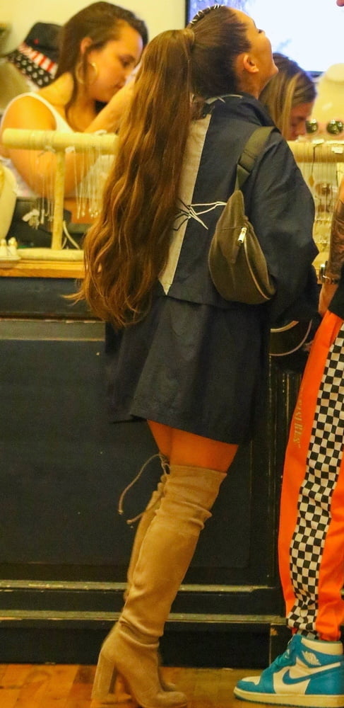 Ariana grande con botas vol 05
 #105220055