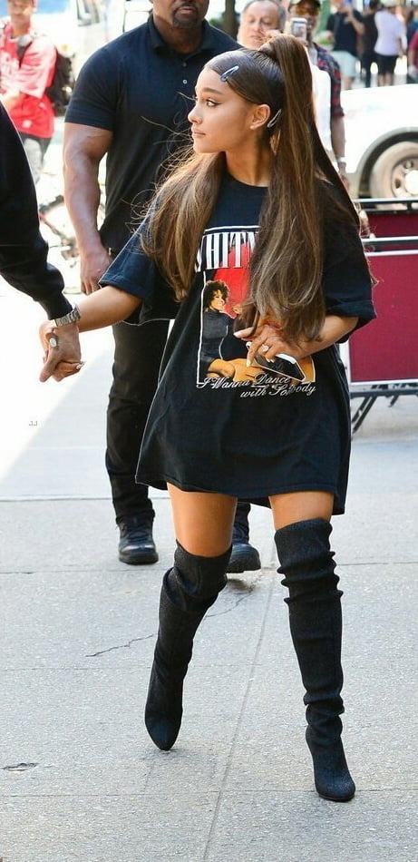 Ariana grande con gli stivali vol 05
 #105220094