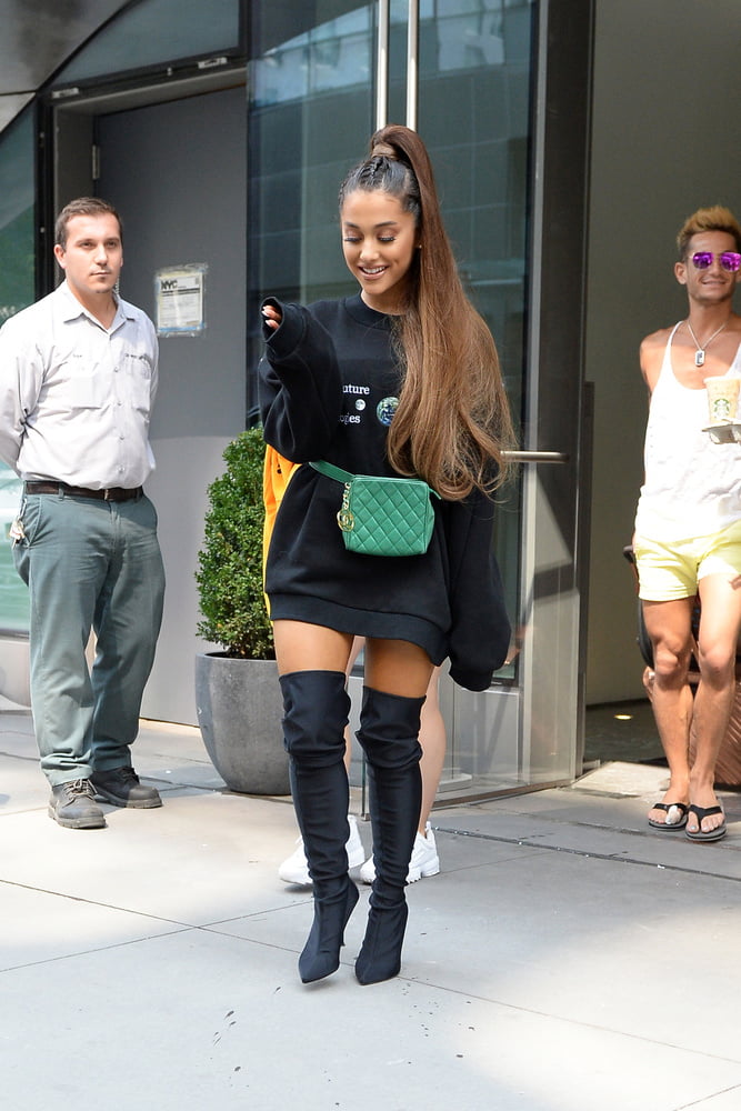 Ariana grande con gli stivali vol 05
 #105220106