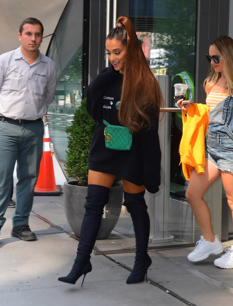 Ariana grande mit stiefel vol 05
 #105220125