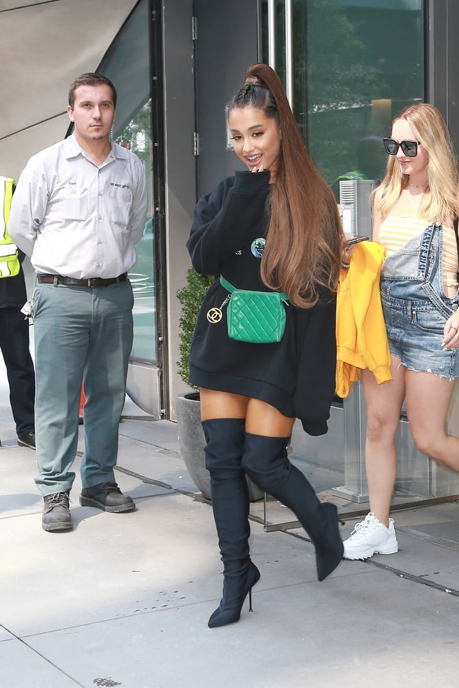 Ariana grande mit stiefel vol 05
 #105220154