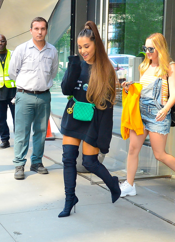 Ariana grande con gli stivali vol 05
 #105220158