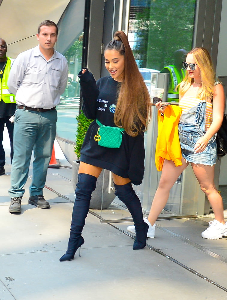 Ariana grande mit stiefel vol 05
 #105220160