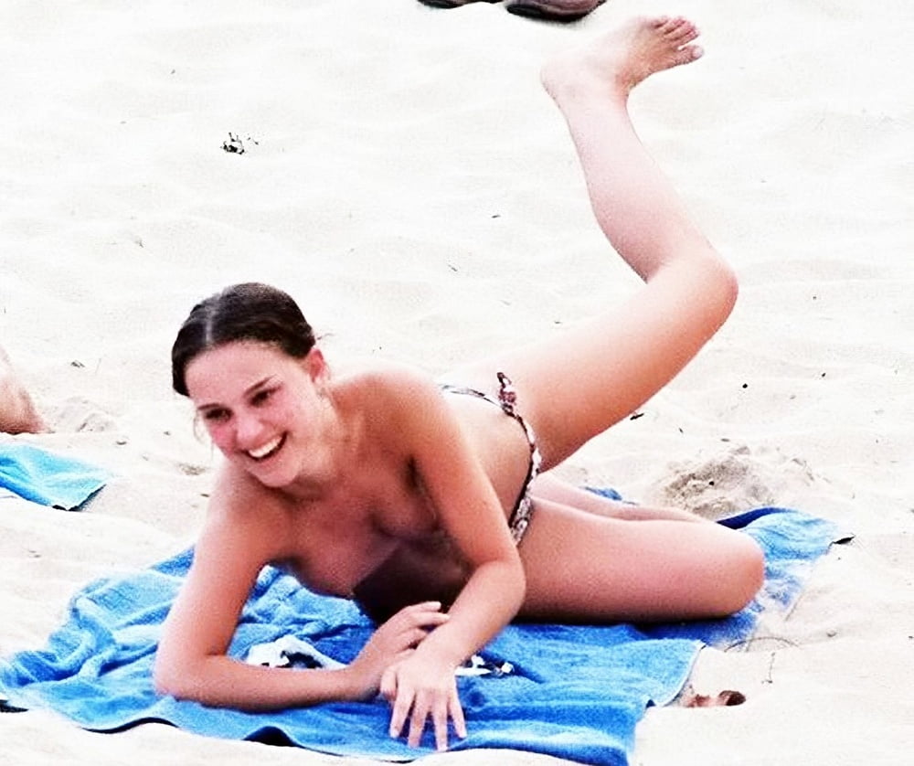 Celeb Sunday Natalie Portman&#039;s Beach Tits #93507335
