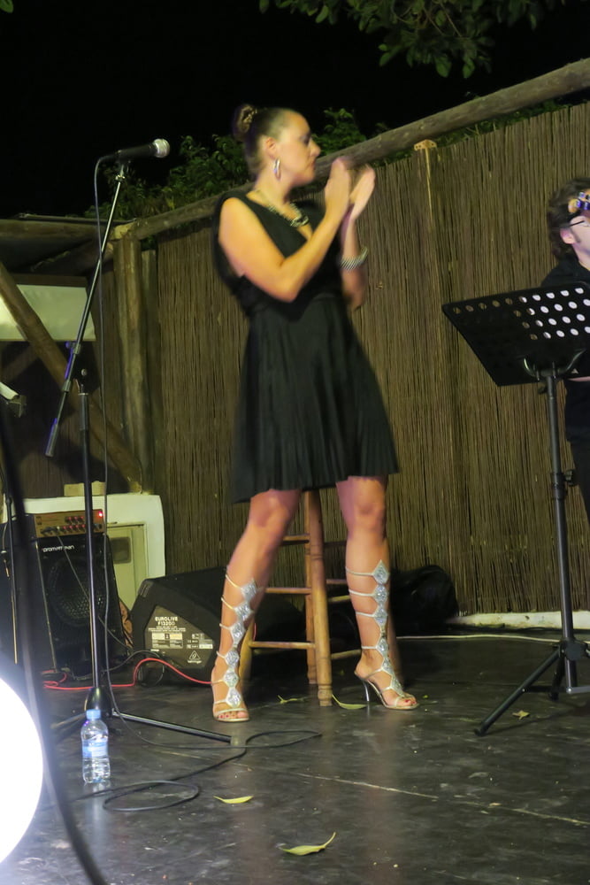 Leggy singer #93406482