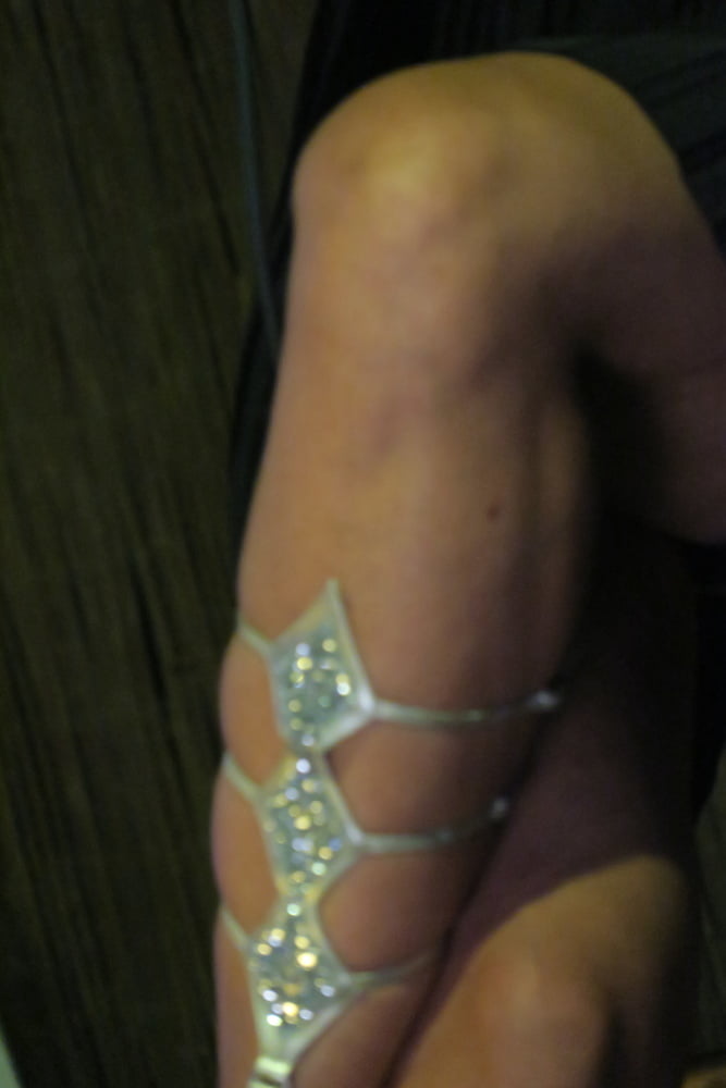 Leggy singer #93406486