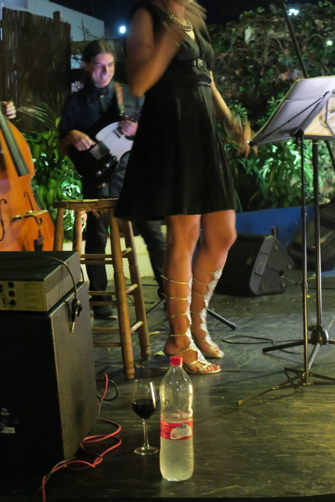 Leggy singer #93406490