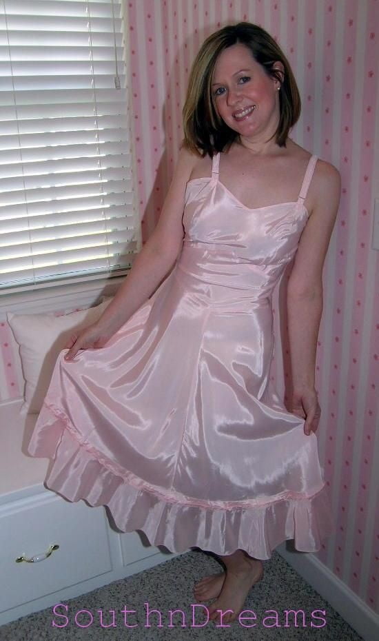 GIRLS IN SATIN #80877621