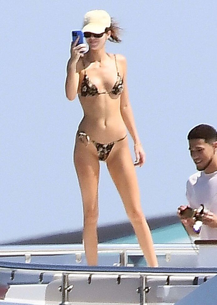 Kendall Jenner nude #107728677