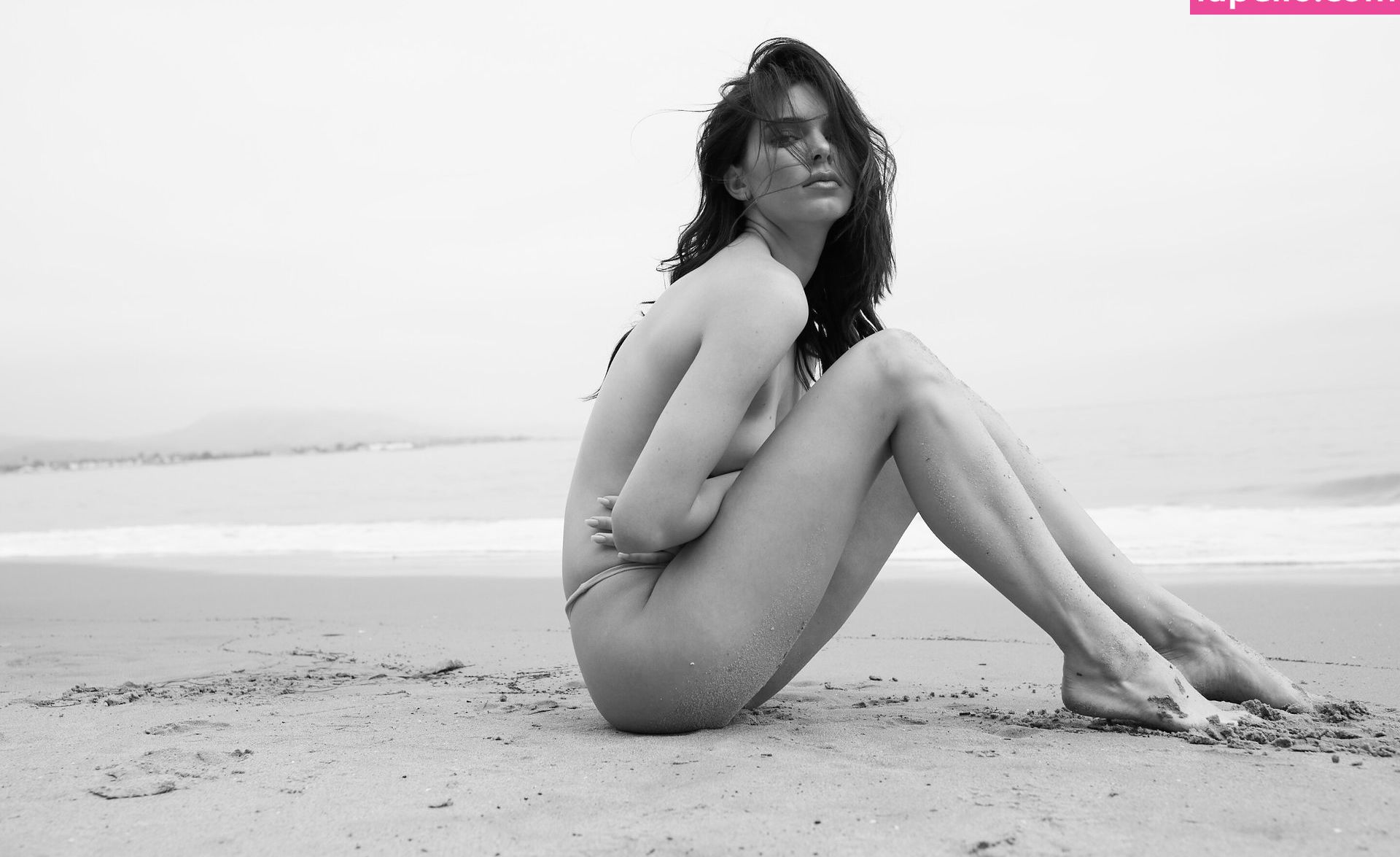 Kendall Jenner nude #107728866