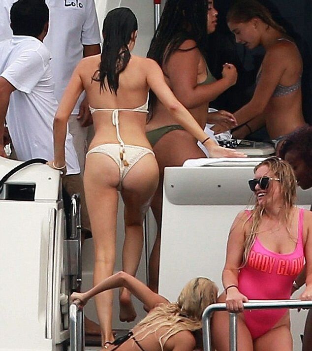 Kendall Jenner nude #107729134
