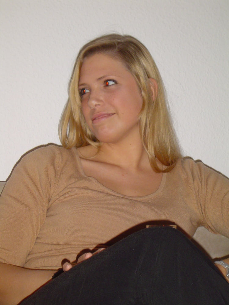 2 chicas disfrutando
 #103327434