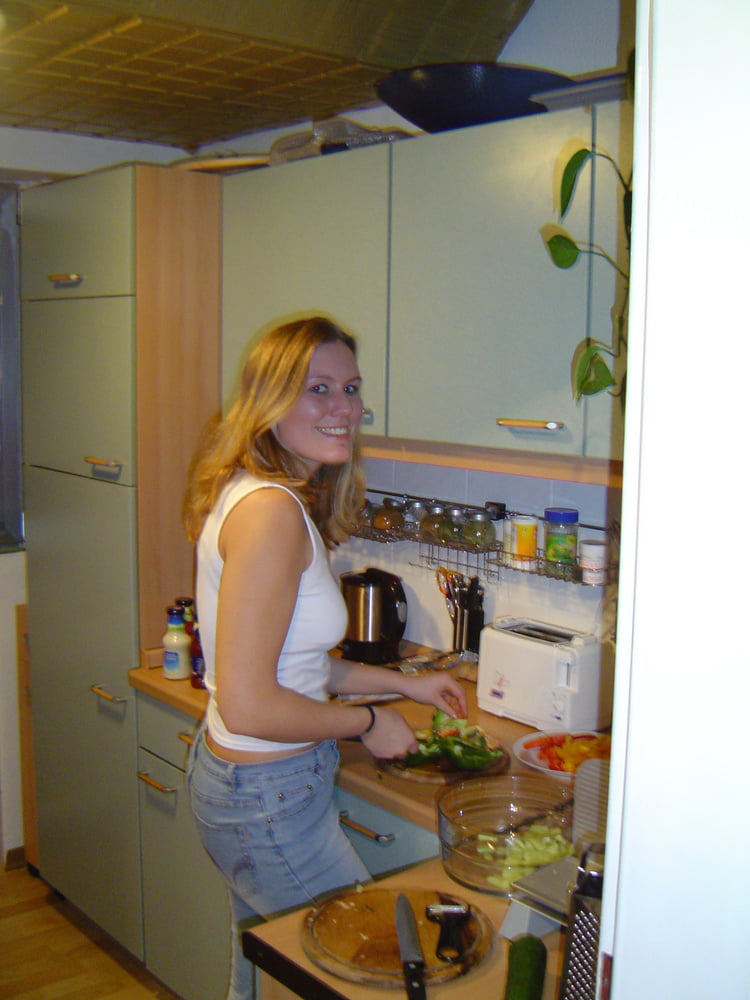 2 chicas disfrutando
 #103327443