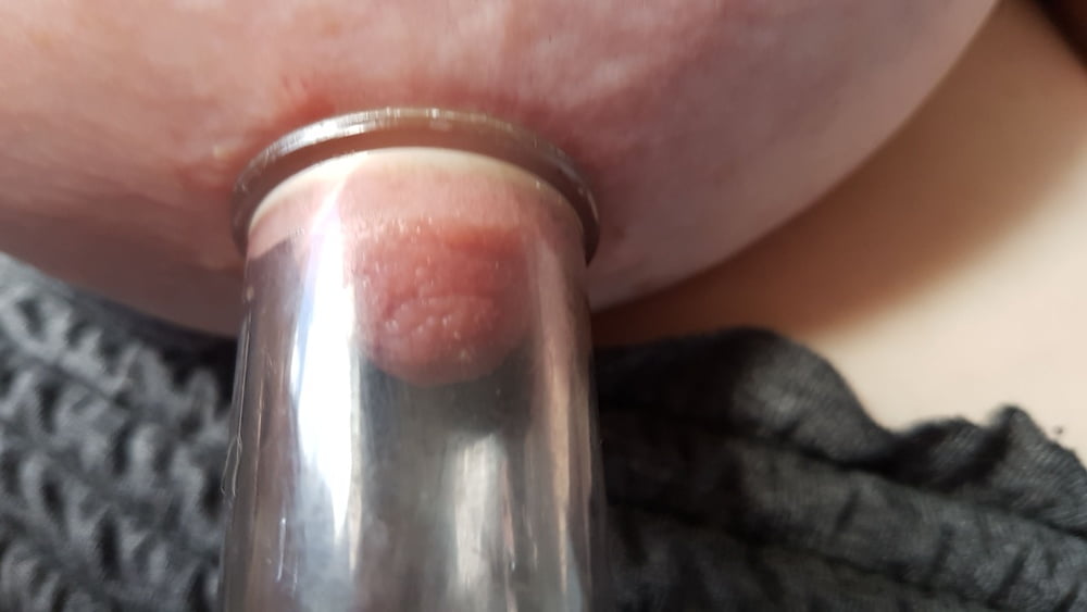 Euter abgebunden,outdoor getragen,danach die nippel gepumpt
 #79950665