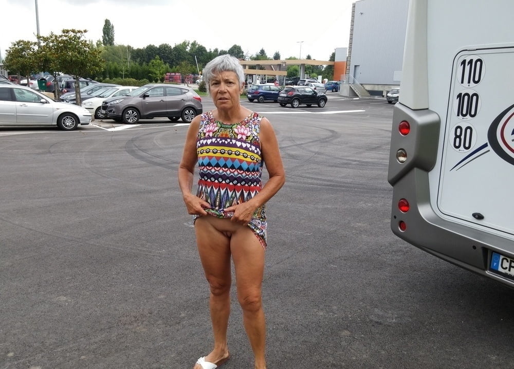 geile Oma ohne Hoeschen #88083710