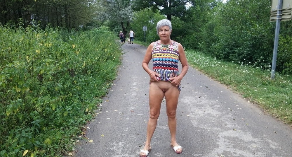 geile Oma ohne Hoeschen #88083713