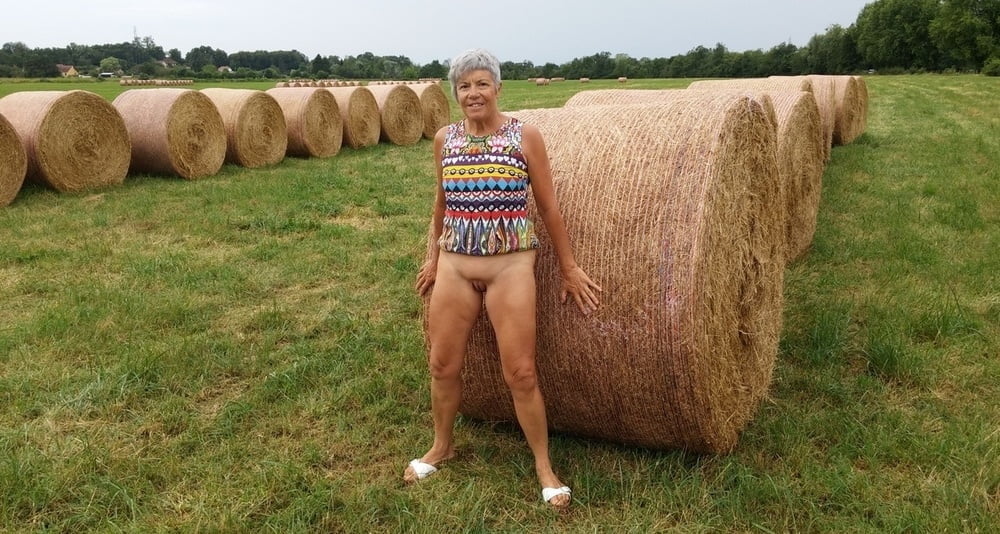 geile Oma ohne Hoeschen #88083725