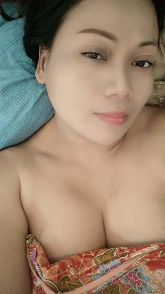 Janda, Tetek besar, Rumah #94847674