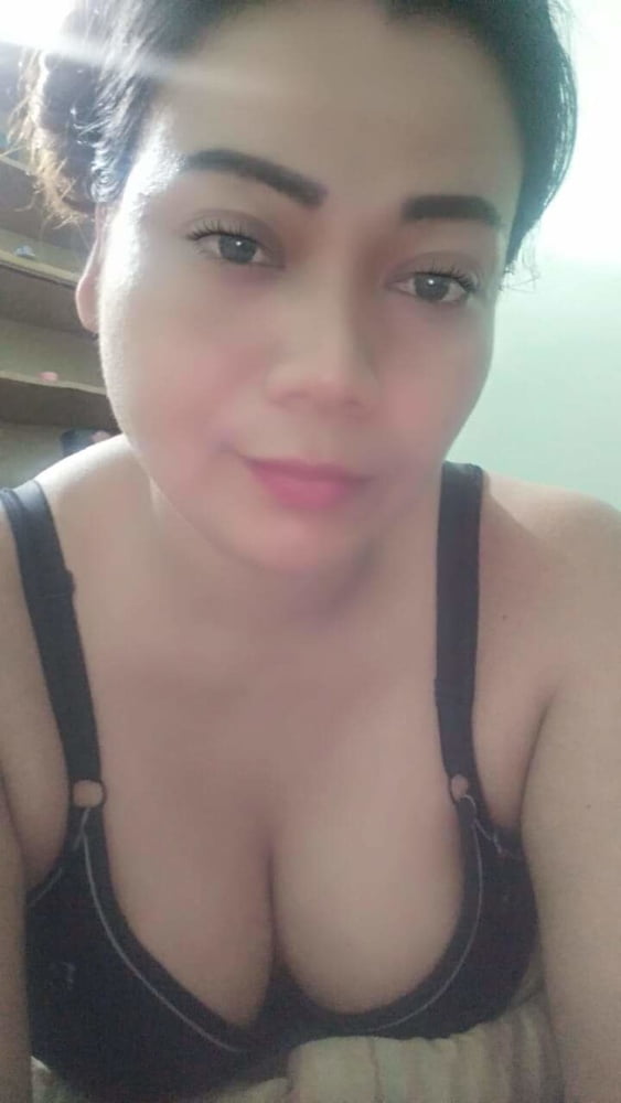 Janda, Tetek besar, Rumah #94847704