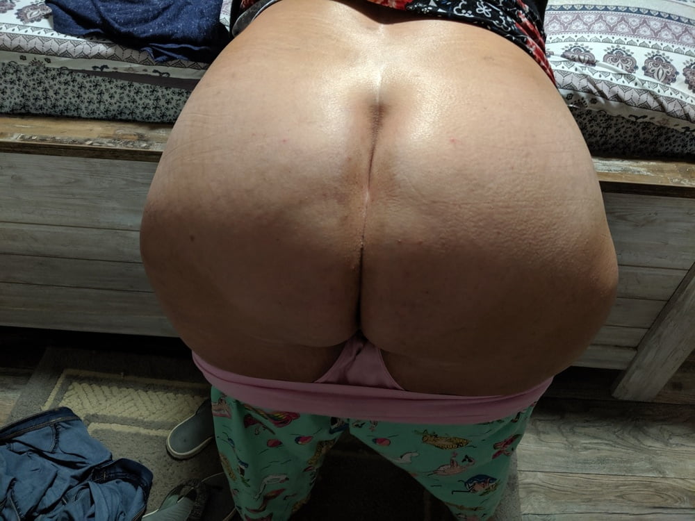 Ebony mature grosse hanche et booty
 #103504322