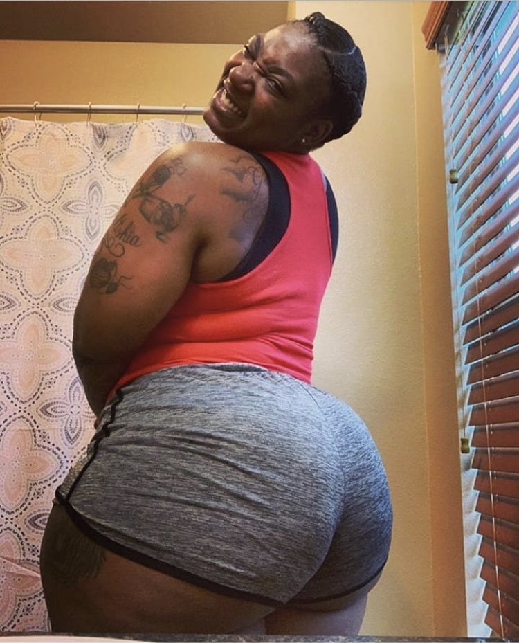 Ebony mature grosse hanche et booty
 #103504328