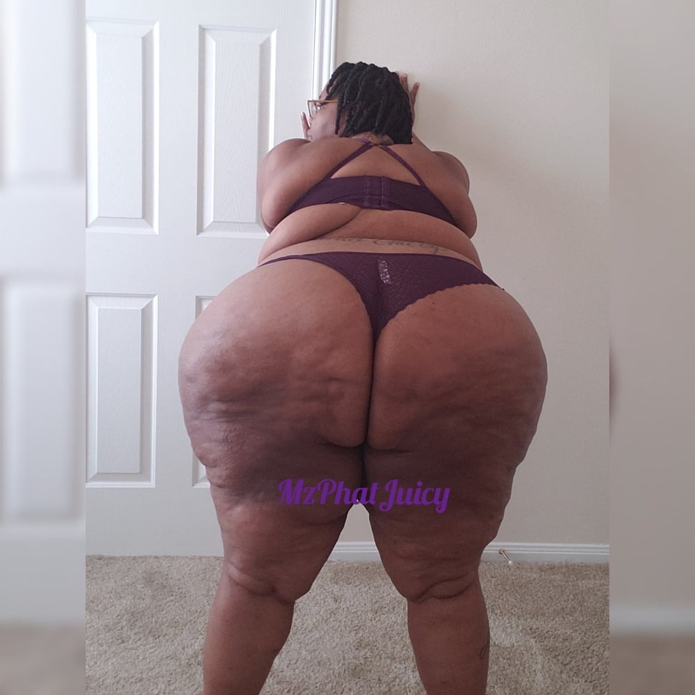 Ebony mature grosse hanche et booty
 #103504360