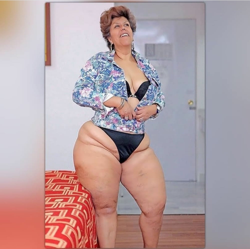 Ebony mature grosse hanche et booty
 #103504383
