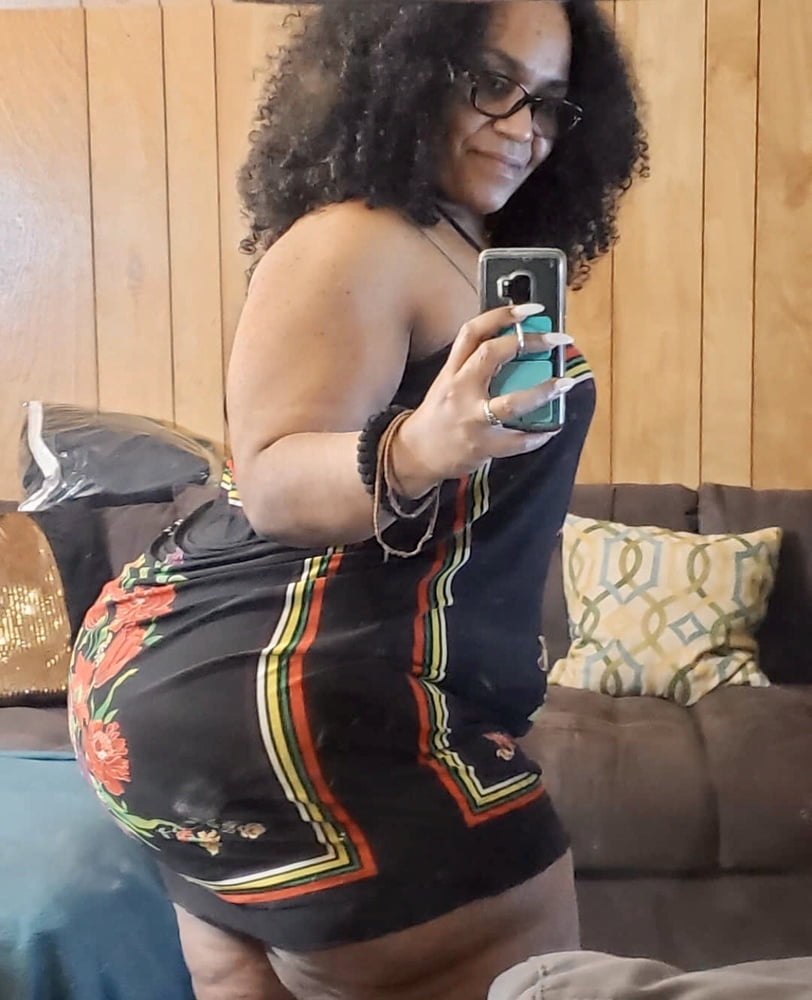 Ebenholz reifen große Hüfte und Beute
 #103504394