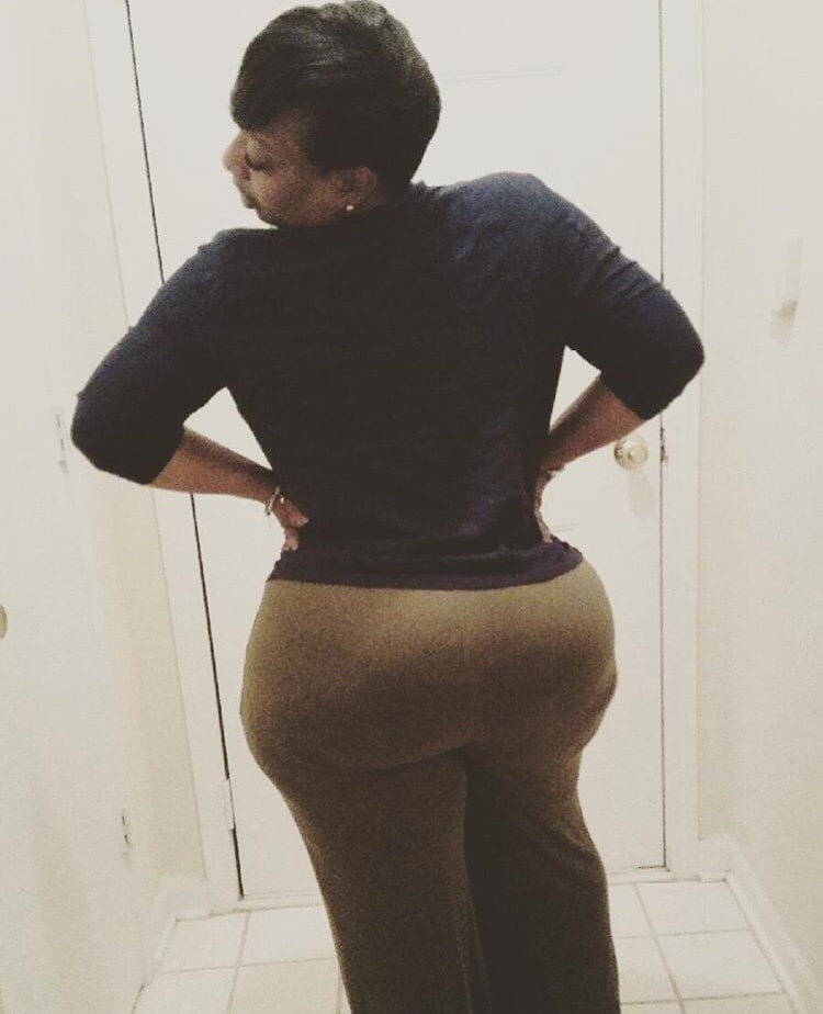 Ebony mature grosse hanche et booty
 #103504402