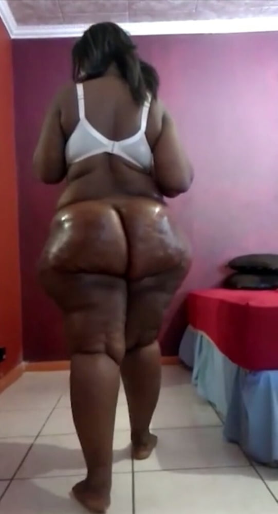 Ebony mature grosse hanche et booty
 #103504408