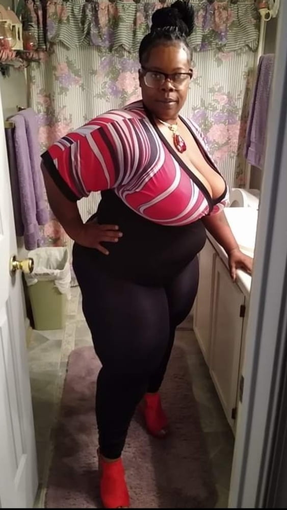 Ebony mature grosse hanche et booty
 #103504429