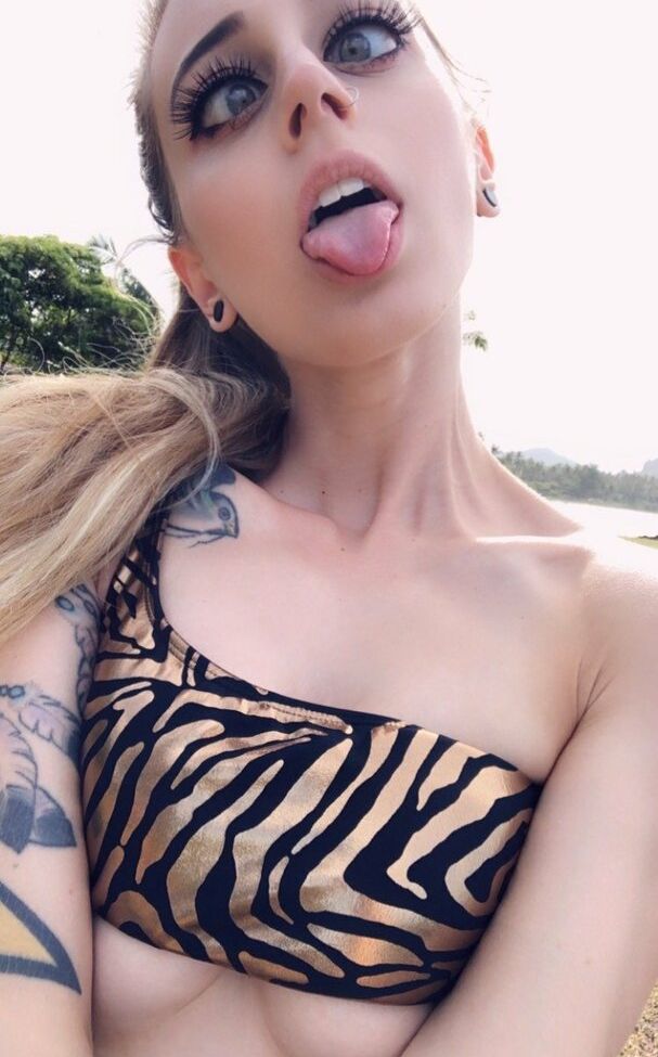 Damnjacquie desnuda #108089567