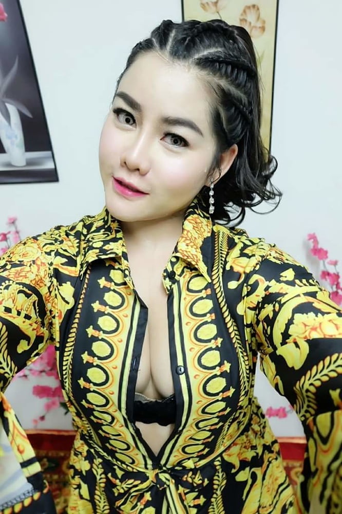 Thai girl big tits prostitute
 #80481446