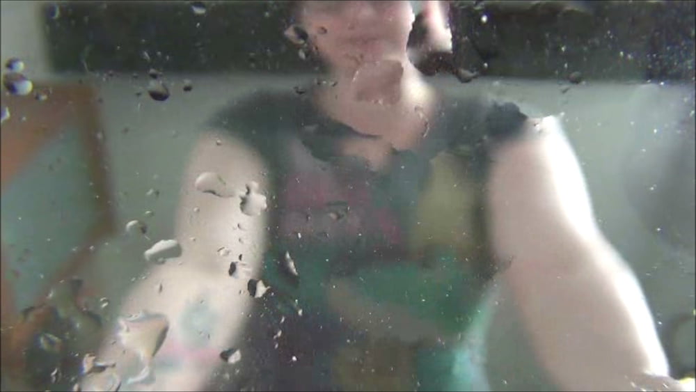 写真を撮るのが苦手な人
 #104595896