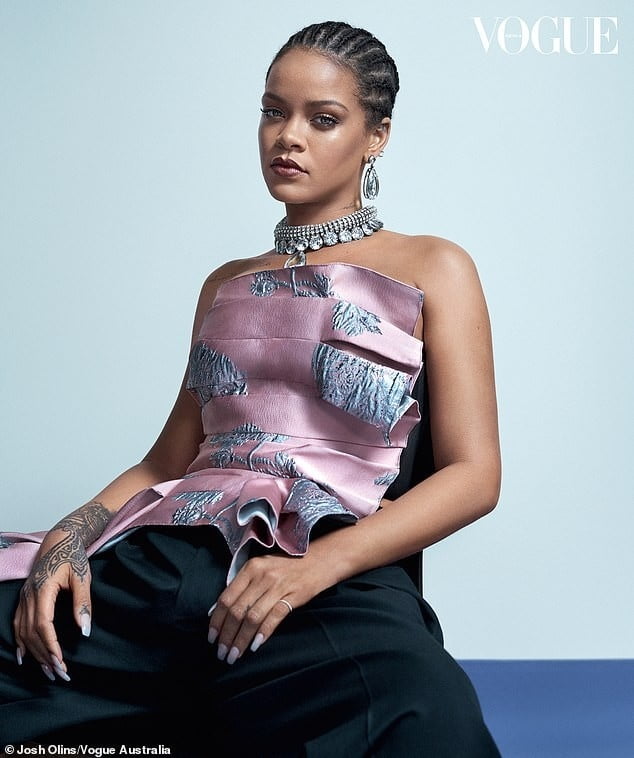 Rihanna Carne #90651544