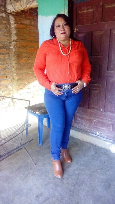 Putas en jeans 26
 #104669403