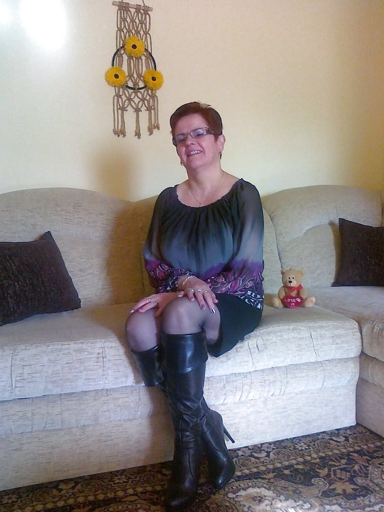 Milfs & gilfs usando botas no.18
 #103682014