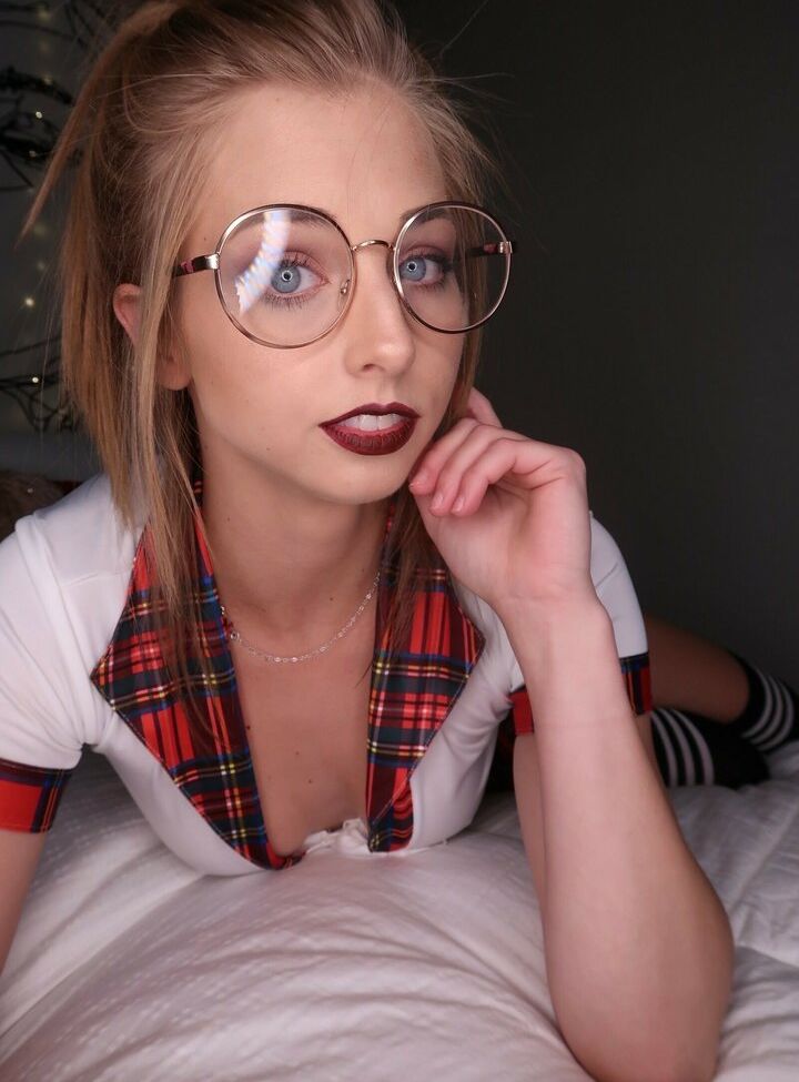 Katiedaisy desnuda #108191709