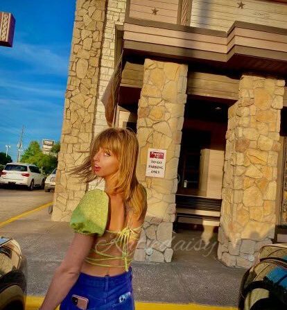 Katiedaisy desnuda #108191766