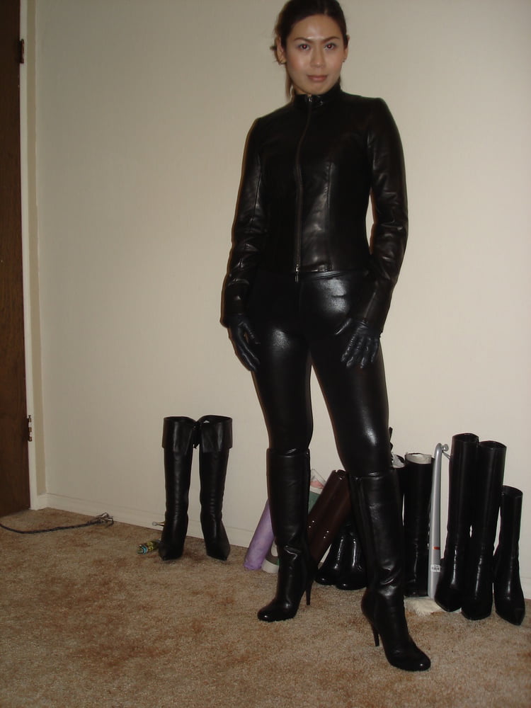 Milf con botas - ysave
 #98844859