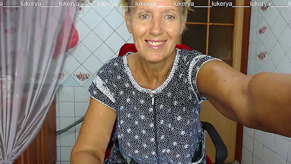 Lukerya in schwarzen Netzstrümpfen #106748908