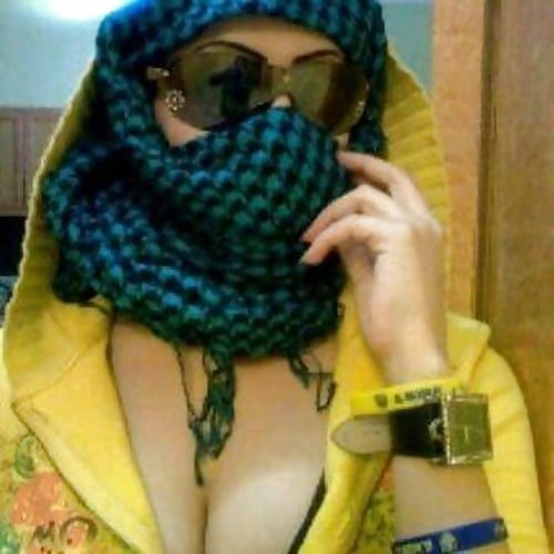 península árabe hijab niqab parte 2
 #96973398