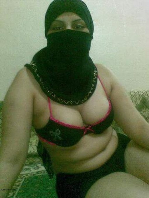 península árabe hijab niqab parte 2
 #96973448