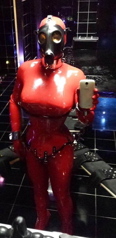 Selfies, besser in Leder, Latex etc.
 #104461675
