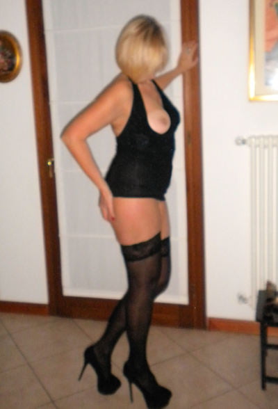 完璧な成熟したイタリアの売春婦
 #93897333